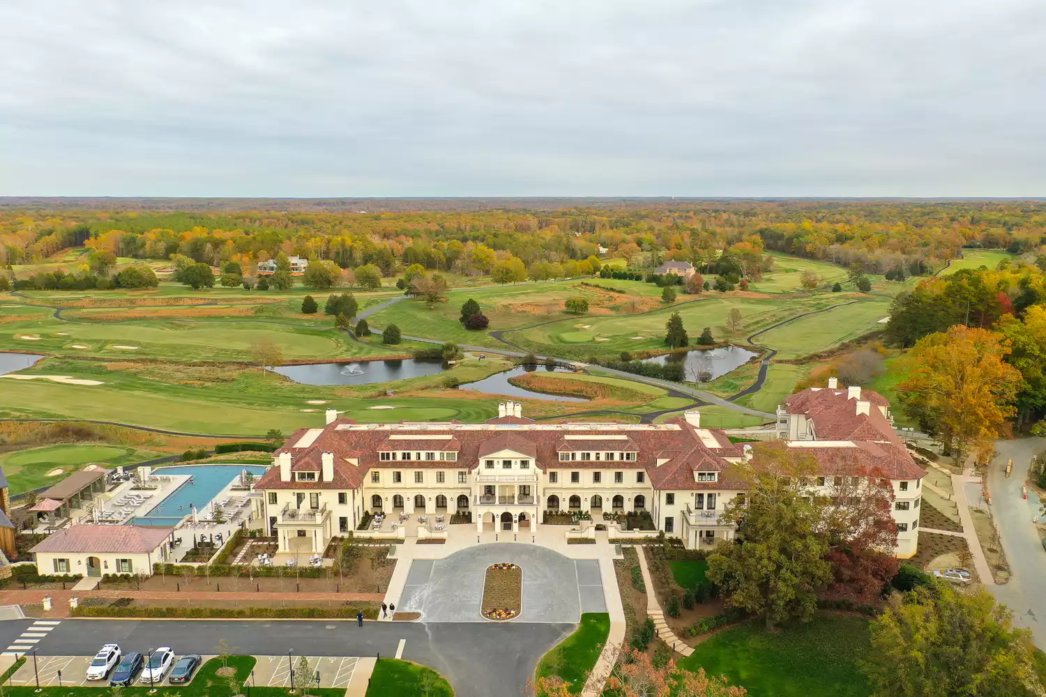 This Small Town in Virginia Has a Luxurious Countryside Hotel With an Infinity Pool, a Jean-Georges Restaurant, and a New Spa