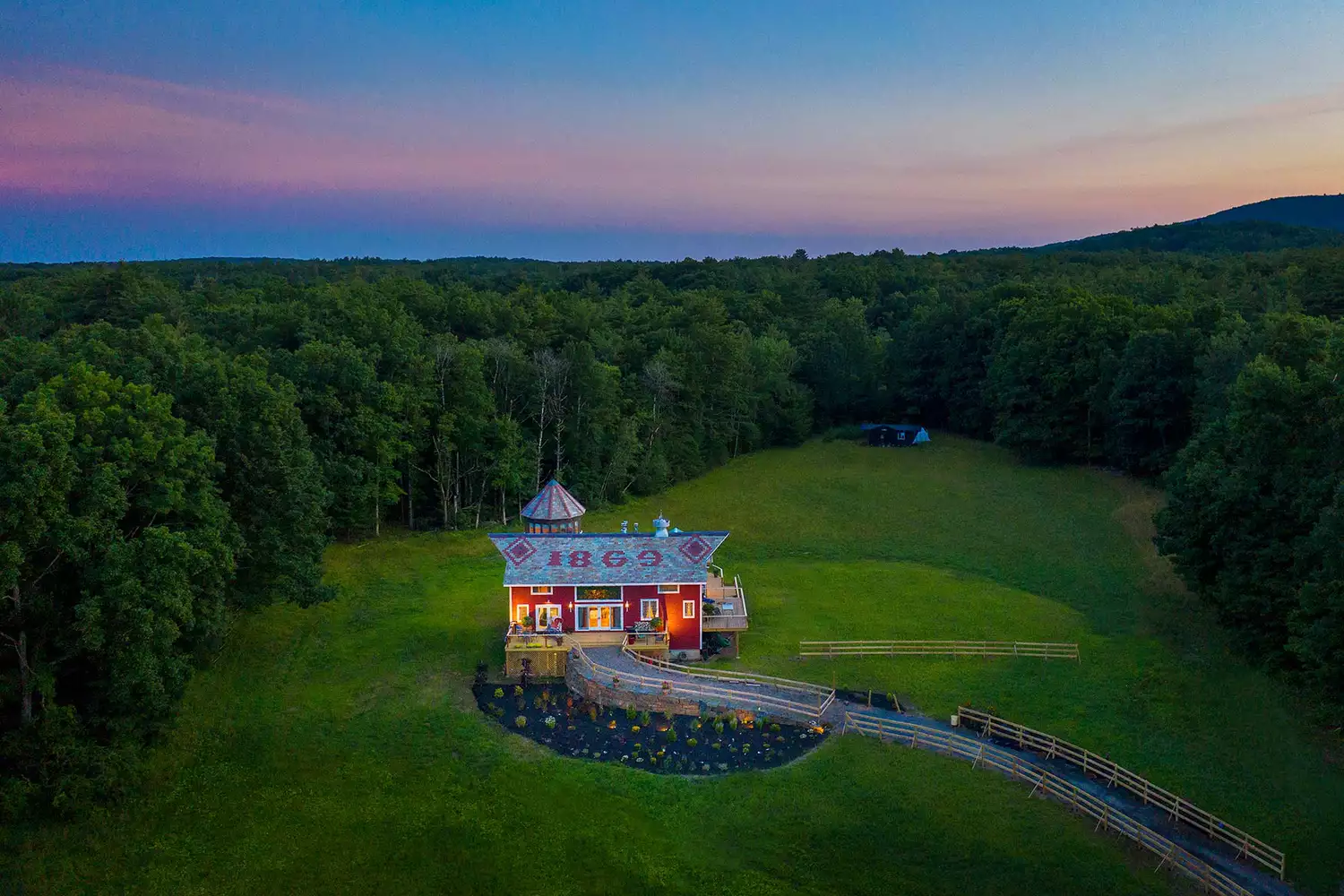 This Gorgeous Old Barn in New York’s Catskills Is a Vacation Rental With a Pool, Fire Pit, and Pizza Oven